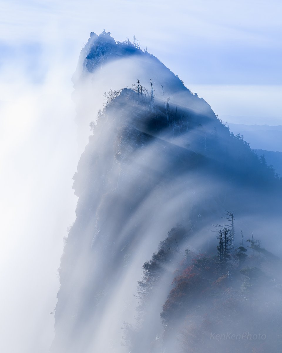 KenKenPhoto's tweet image. 朝の石鎚山が美しい