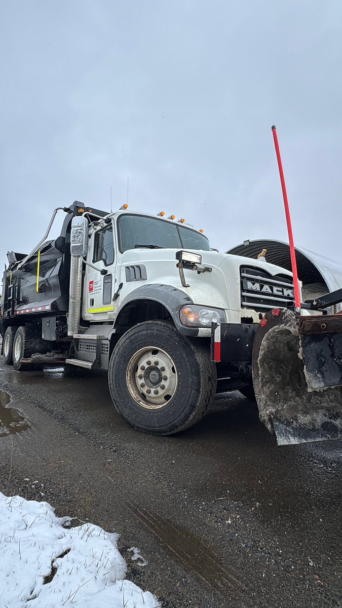 MarkNagiTDOT's tweet image. Video: @myTDOT crews are loading trucks this morning in Johnson County. Crews are treating area roadways. #myTDOT #WorkWithUs
