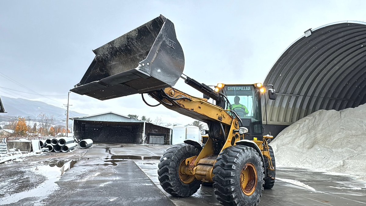 MarkNagiTDOT's tweet image. Video: @myTDOT crews are loading trucks this morning in Johnson County. Crews are treating area roadways. #myTDOT #WorkWithUs