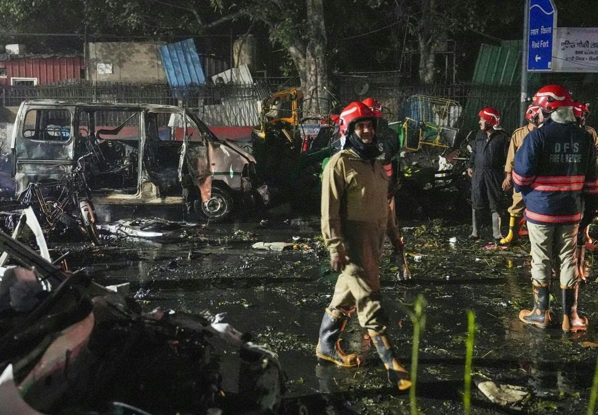 KalpitSavani's tweet photo. The tragic incident near #RedFort is truly heartbreaking. India has lost its own children today. Our deepest condolences to the families who lost their loved ones, and prayers for the speedy recovery of the injured.Those responsible must face the harshest punishment.
 #delhiblast https://t.co/fDZ9WBJfQ4