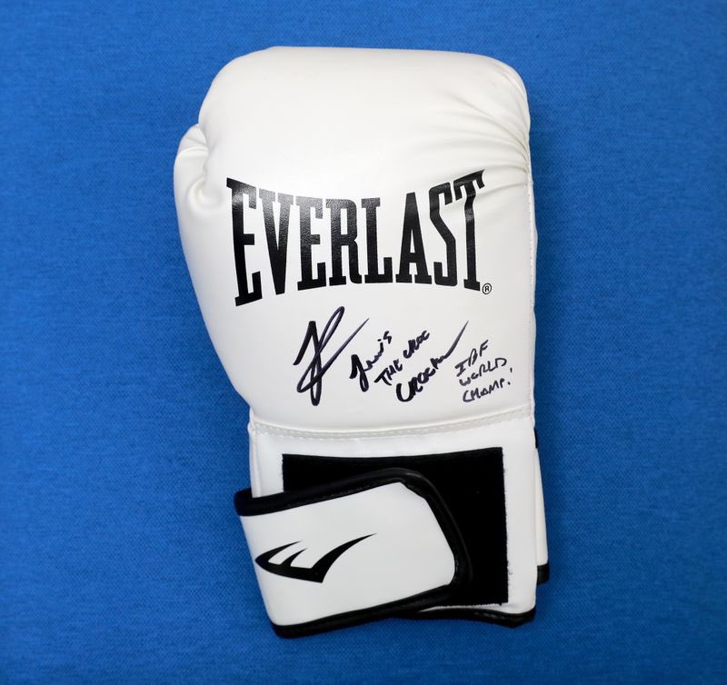 EmmaSGarrett's tweet photo. Fancy winning a signed boxing glove from IBF World Champion @lewiscrocker1? 

Enter the @MalluskInfo raffle (all proceeds in aid of @NIHospice) which takes place Wed 26th November at 7.30pm

Tickets available; Mallusk Enterprise Park reception or send me a DM for a payment link https://t.co/lVHTnbb4AR