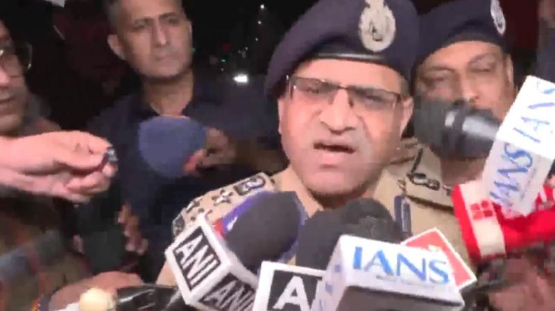 BBCHindi's tweet image. लाल किले के पास हुए धमाके पर सीआरपीएफ़ के डीआईजी ने ये कहा
पूरी ख़बर- bbc.in/47PRuvm