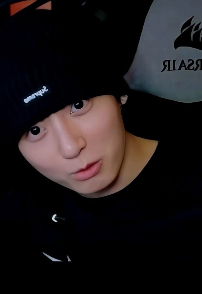KJamjuri80264's tweet photo. @V_BTS_22 We love Jungkook 💜💜💜
@HYBE_MERCH @HYBEOFFICIALtwt
#Respectjk  #protectjungkook
#jungkook https://t.co/wDRXCH45ai