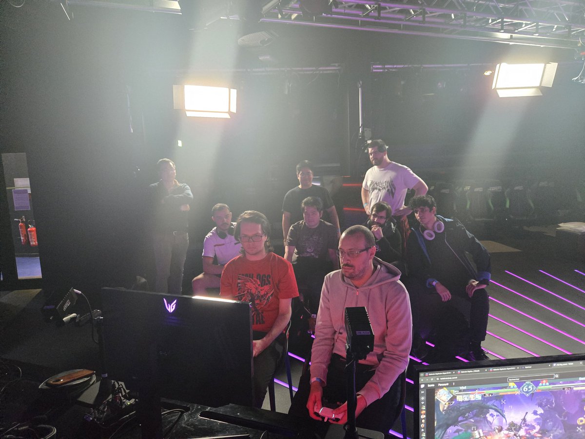 Pap_fgc's tweet image. L&apos;ambiance était cool au @GalaxianFGC d&apos;hier!
On a même pu streamer GGST et GBVSR ! 

C&apos;était stylé!