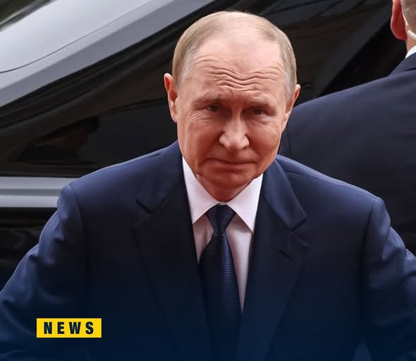 Когда его снимает не придворный фотограф, а иностранный корреспондент, то сразу видно, что это семидесятилетний старик. А судя по красным глазам - плачущий по ночам. Он-то понимает, что его победоносная война провалилась и Киева ему не видать как своих волос! Отдельный вопрос,