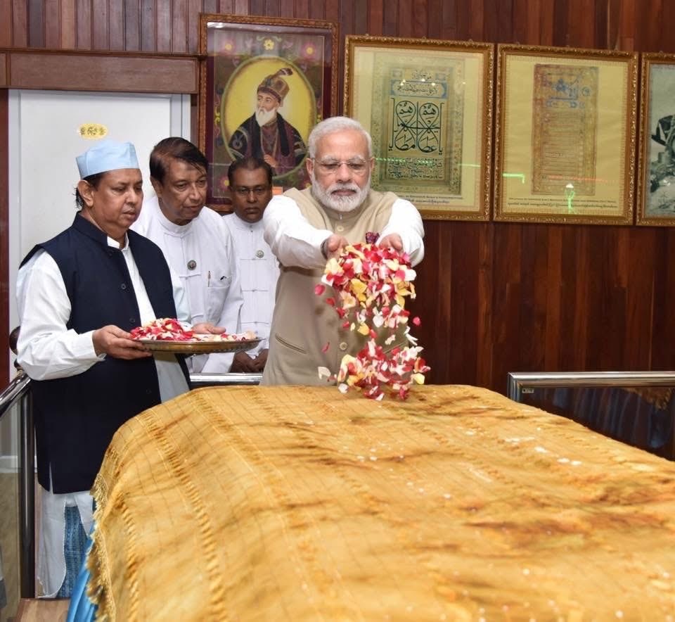 Shikhasingh____'s tweet image. बिरयानी भी खाते है मज़ारो पे भी जाते है।और अपने देश के हिंदू मुस्लिम  कौम को आपस मे लड़वाते है?  

ये सब देखने के बाद भी आप लोग समझ नहीं पा रहे हो तो आप लोग अंधभक्त और मूर्ख हो ?