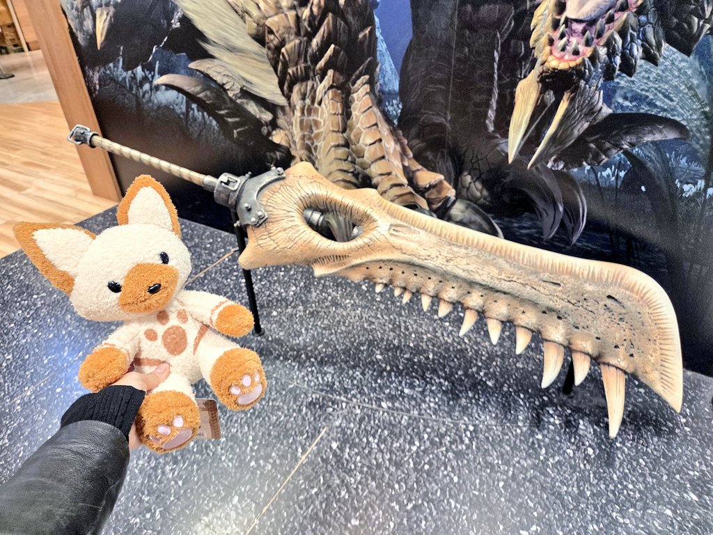 emagicalfantasy's tweet image. 大丸梅田のCAPCOMストアにアイルーテディ入ってた😍❤️❤️
チャームは基本アイルーテディつけてるからこの大きさ欲しかったのー嬉しい💕

#MHWilds #MHWI