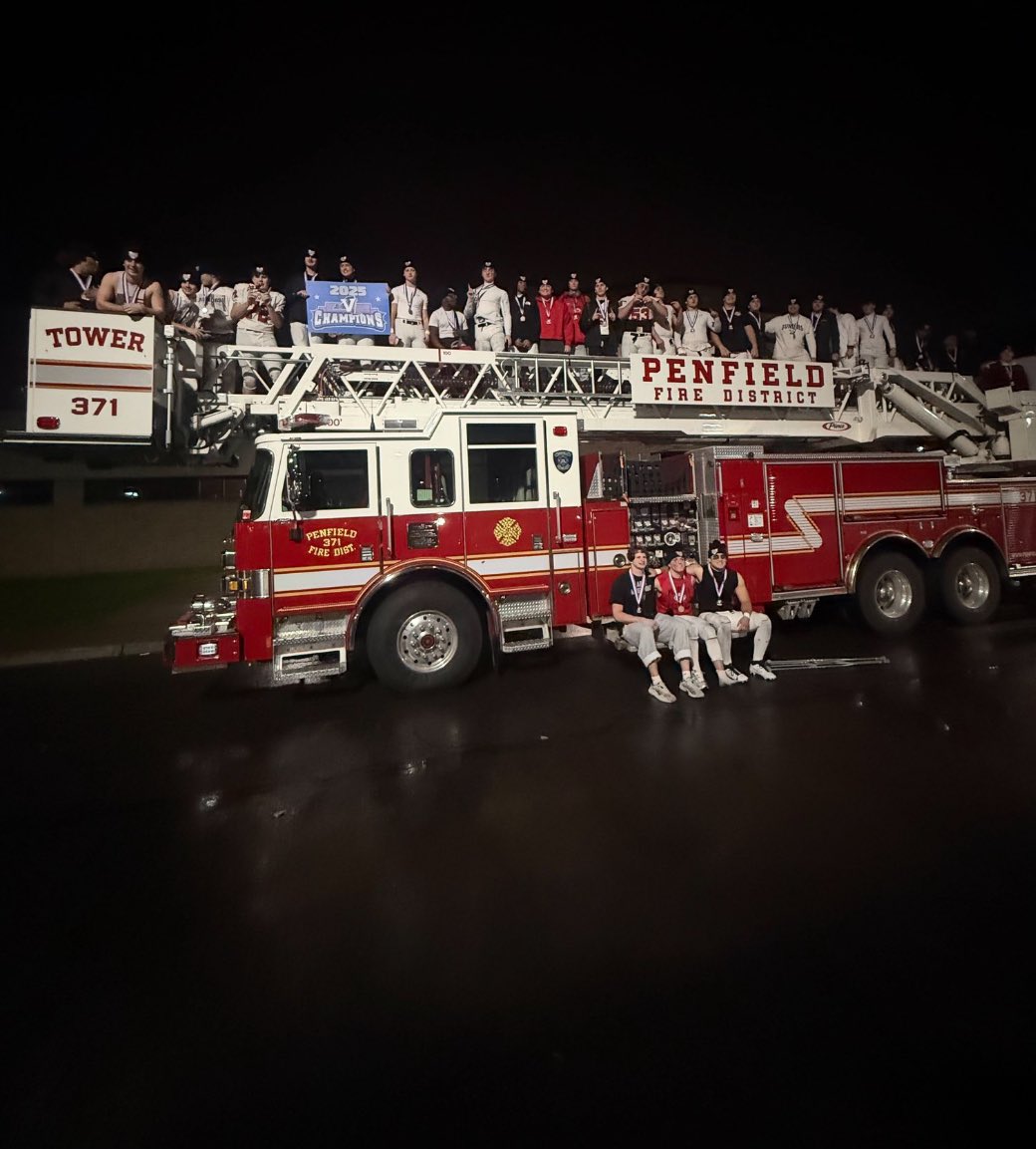 EwanMcC_FB's tweet photo. It’s a honor to be apart of this team.
Section V class AA Champions

@coachsamwatts @CoachBianchi10
@PenfieldPatrio1 https://t.co/uKDJm8jKzT