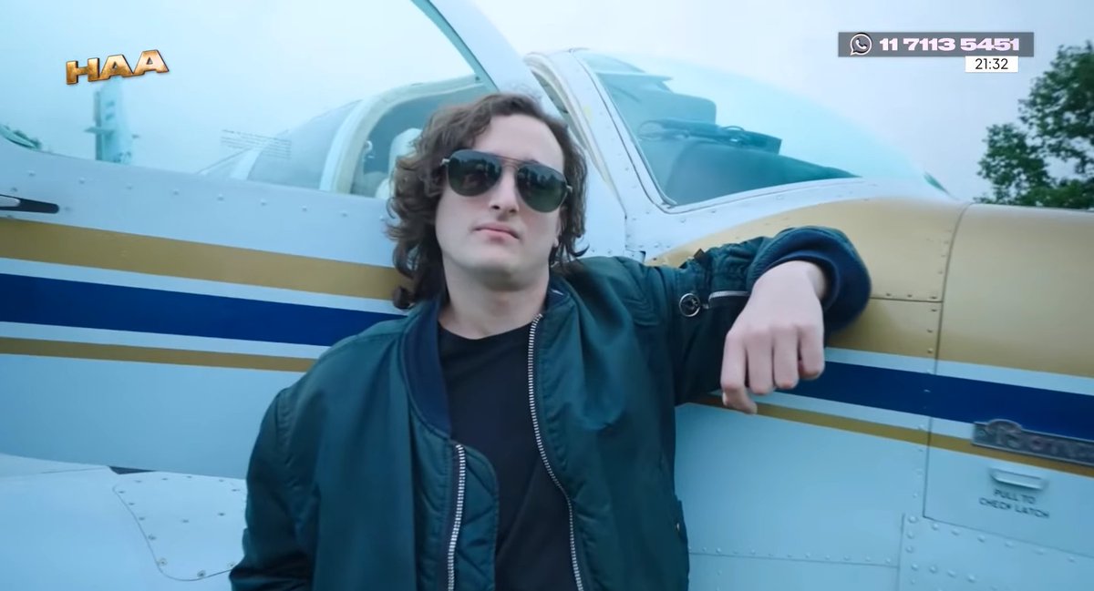 estoesblender's tweet photo. Ni Tom Cruise tenía tanta facha en Top Gun #ÚLTIMAEDIBORDIAL https://t.co/mBRh5VPFif