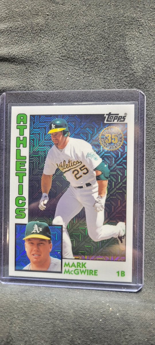 LamarrSeth's tweet image. @CardPurchaser @cardc0llect0r87 @JunkWaxHeroes @BlackCatAuction @DHCards10 @JunkWaxTwins got my Monday mail day #gem Mac 86 minor league! Gold 97 finest #Refractor &amp;amp; a couple others! They look so good in my #PC