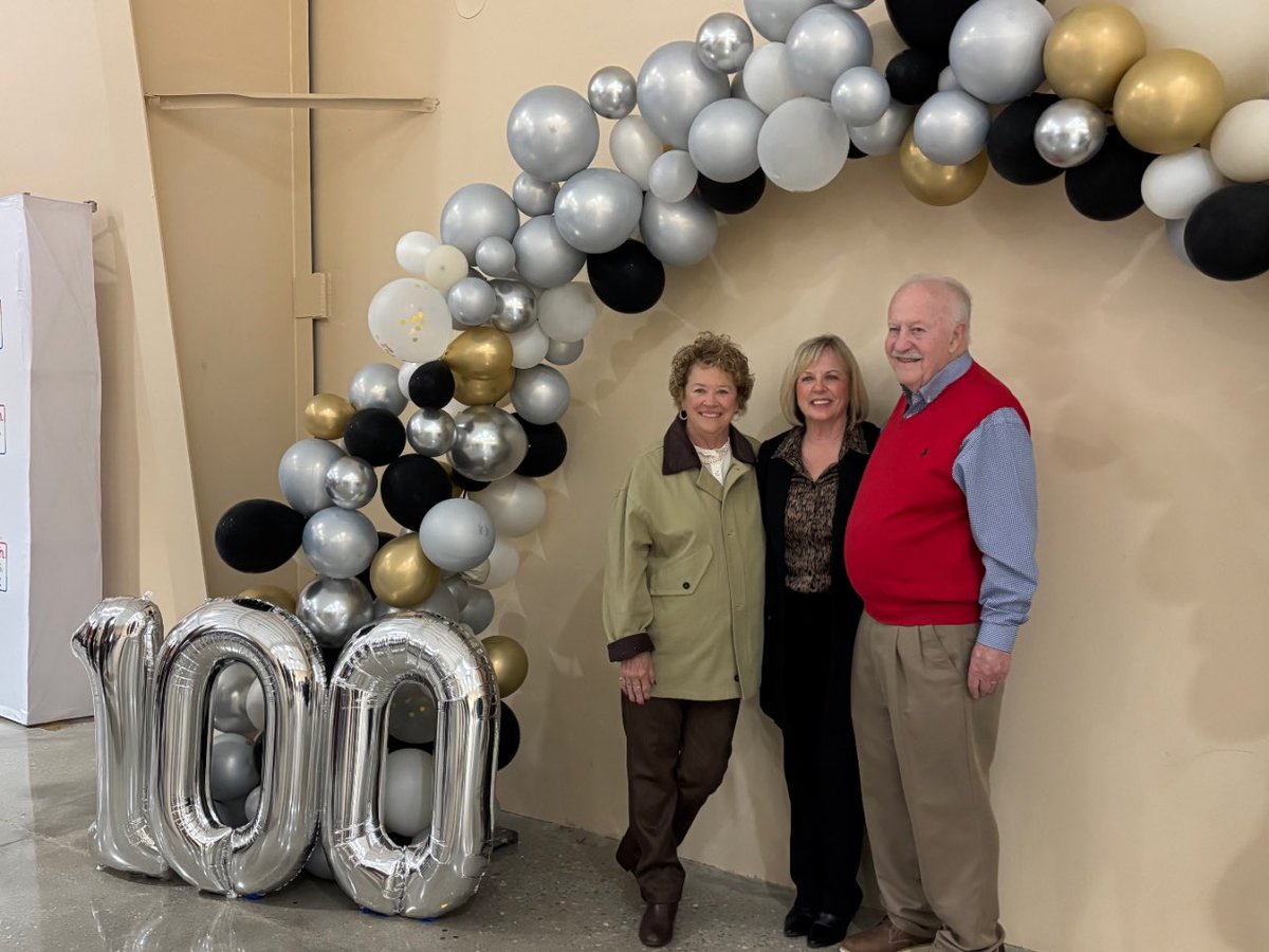 garnert10s's tweet image. Having some fun with  these @MOSHAPE1 legends!  🤗 #PhysEd  #leadership #mentors