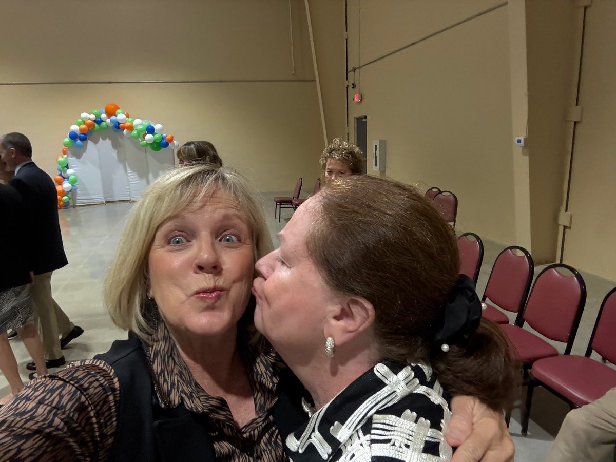 garnert10s's tweet image. Having some fun with  these @MOSHAPE1 legends!  🤗 #PhysEd  #leadership #mentors