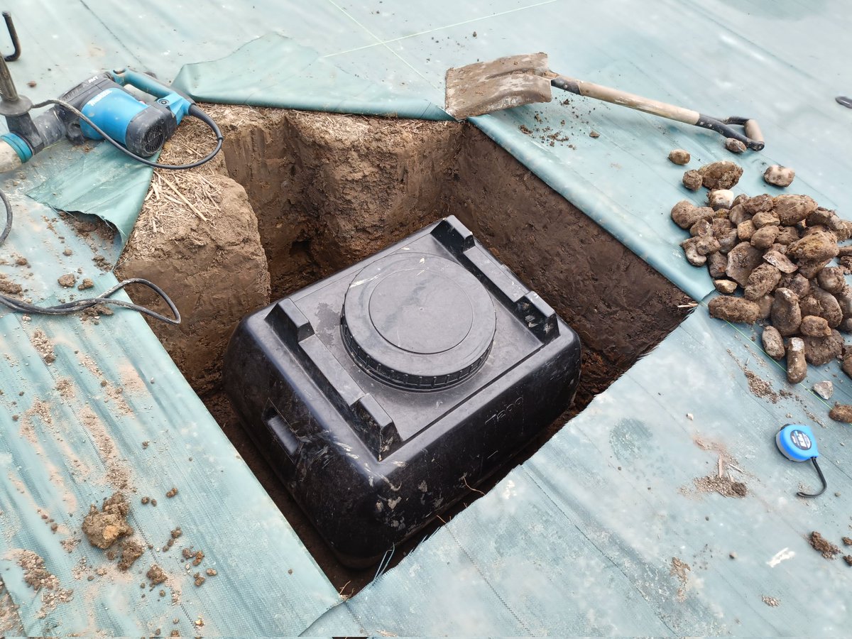 大穴2つあいた！
一つ300L分くらい掘ってクタクタ😇
#ぽっぽや式水耕