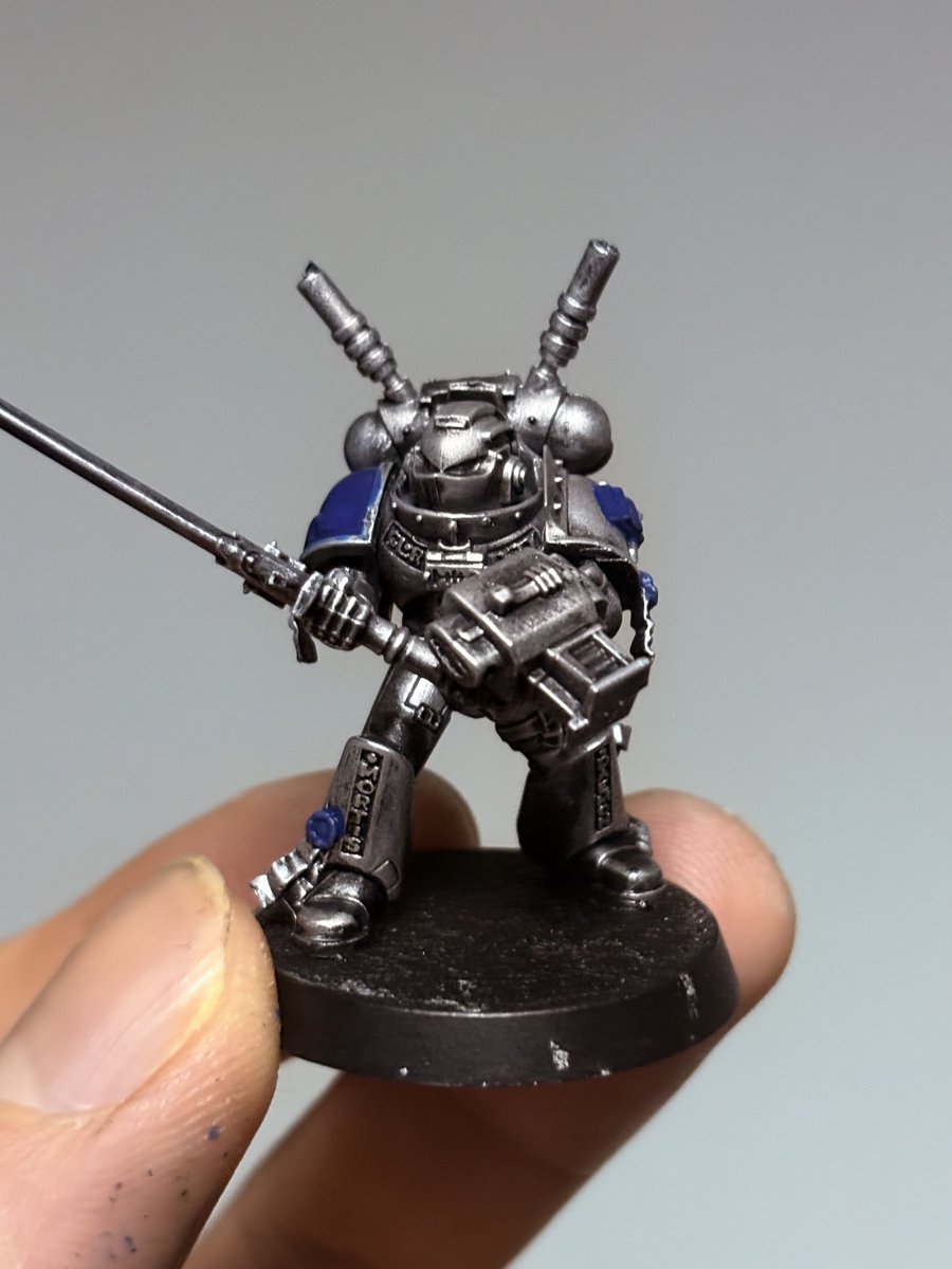 rudy_tablegame's tweet image. グレイナイト1000ptほどペイントしてわかったシルバー塗装の備忘

・最初に塗るベースカラーは仕上がりに大きく影響する。（画像2枚仕上げ色一緒）
・シェイドカラーは思ったほど仕上がりに跳ねない。
・最後のレイヤリングはストームホストシルバー一択

いろいろ試したが正解はまだ見つからない……