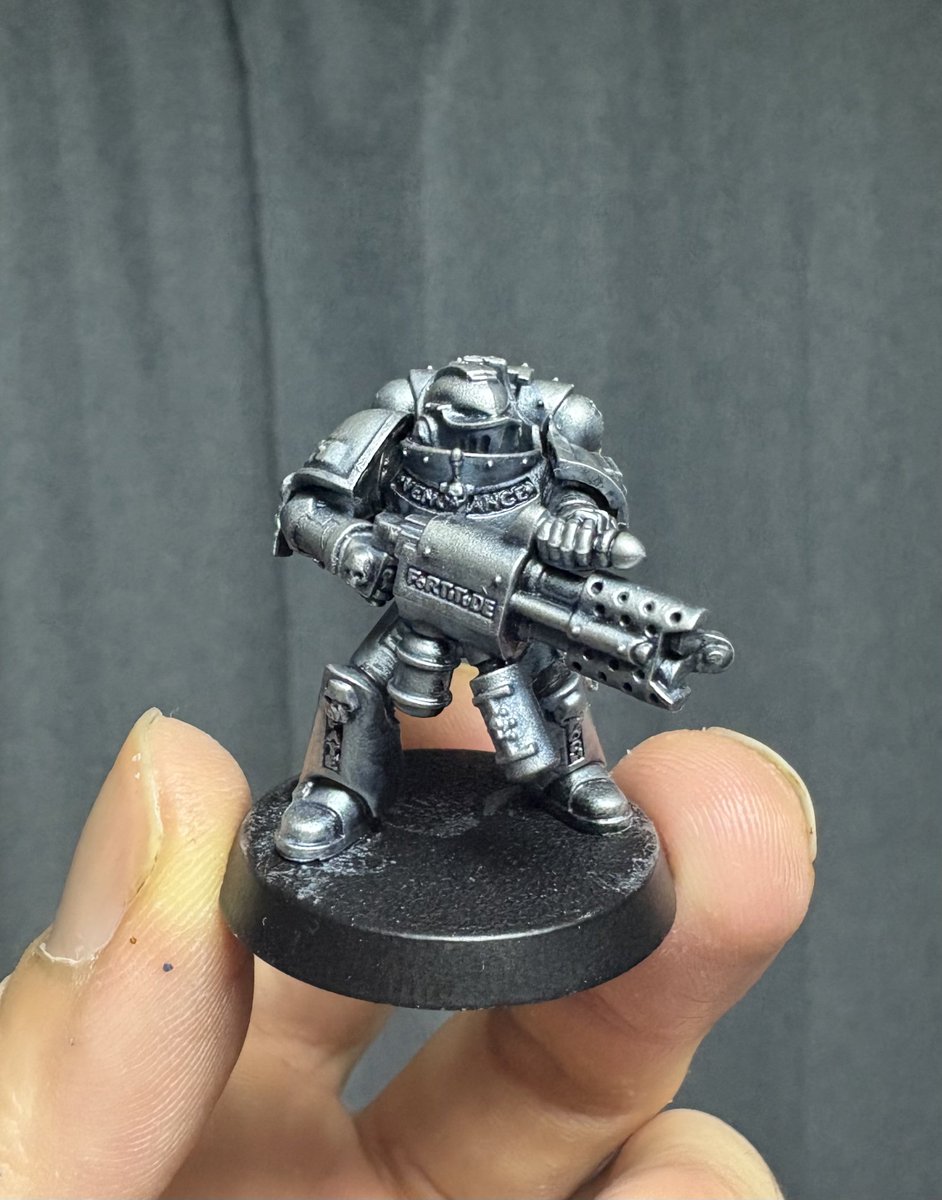 rudy_tablegame's tweet image. グレイナイト1000ptほどペイントしてわかったシルバー塗装の備忘

・最初に塗るベースカラーは仕上がりに大きく影響する。（画像2枚仕上げ色一緒）
・シェイドカラーは思ったほど仕上がりに跳ねない。
・最後のレイヤリングはストームホストシルバー一択

いろいろ試したが正解はまだ見つからない……