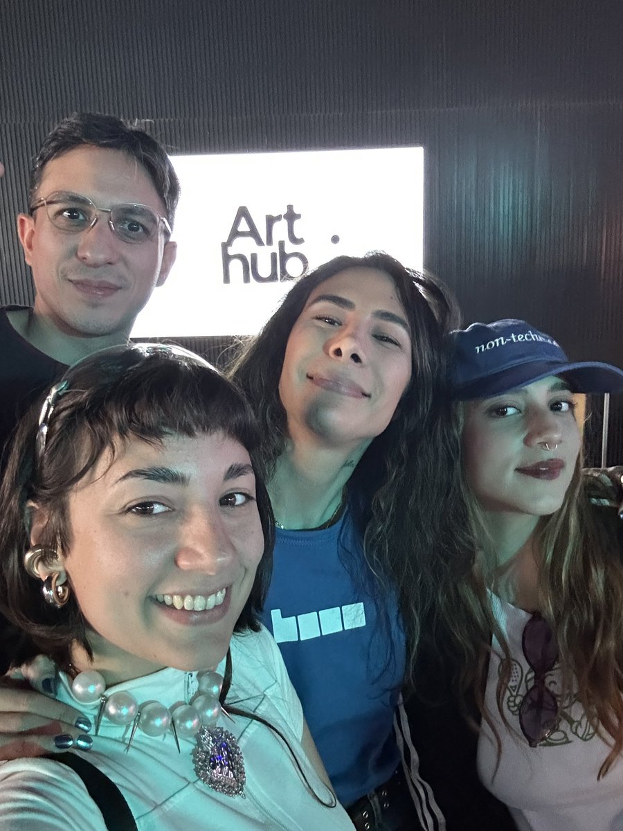 HIGHLIGHT HOY 🩵 

Top artistas en el Art Hub de <a href="/EFDevcon/">Devconnect ARG - the first Ethereum World’s Fair</a> + <a href="/base/">Base</a> ambassadors ya creando y publicando en <a href="/baseapp/">Base App</a>.

Vine a Argentina sólo para verles &amp; conocerles 💙

<a href="/LeaOlmos/">leaolmos.eth</a> <a href="/cybernovae/">gremi</a> <a href="/solsiete_web3/">solsiete 💙</a>