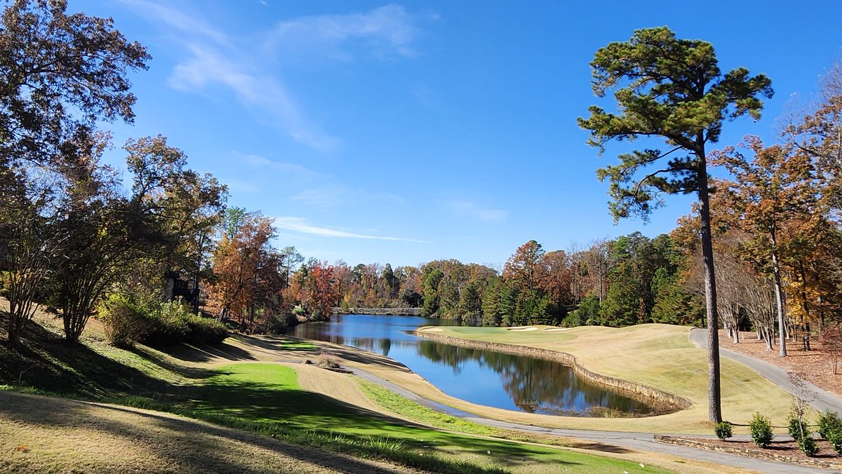 standardkev's tweet photo. What an #AlabamaFall day to be with @Regal and taking a trip around a golf course! Best of luck to @gcscook on his new role at NorthRiver! https://t.co/HBnBFdIUhZ