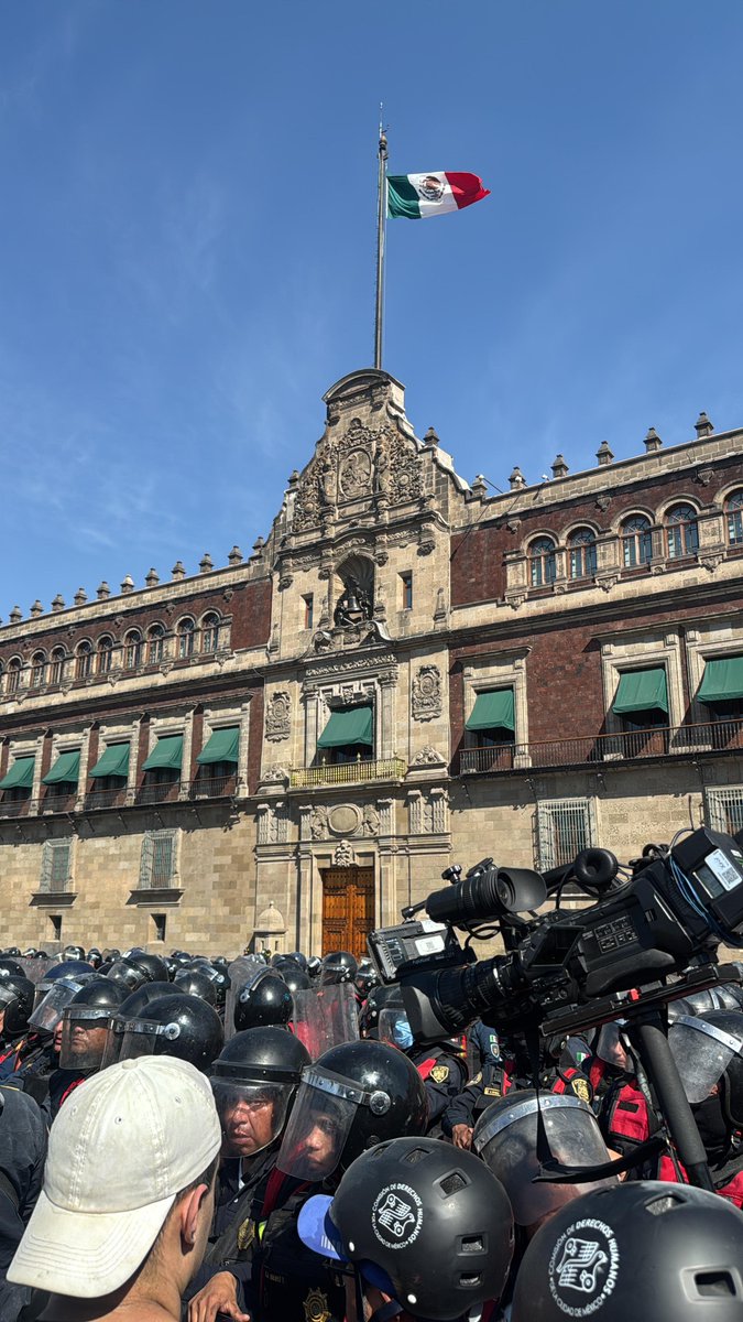 pincheAyax's tweet image. Ya está arriba la nueva edición del newsletter. Es una crónica sobre la mal llamada marcha de la generación Z con algunas reflexiones sobre quienes usan a los jóvenes como carne de cañón. Mis amigos se rifaron con fotos increíbles.
¡Pasen a leer!

ayax.substack.com/p/la-generacio…