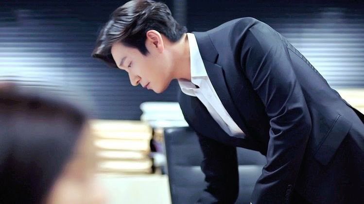 옆태의 악마가 있다면 이렇게 생겼겠지