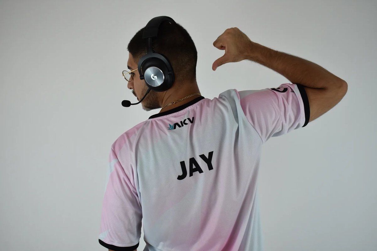 Hey!
Sigo en conversaciones con AKV Esports, pero se me autorizó escuchar ofertas para la temporada 2026. Abierto a roles como Head Coach, AC o SC en GC, VCL o VCT.
ESP-ENG
LAS, LAN, NA. BR.
Si buscas visión, estructura y resultados: aquí estoy.

CV Abajo