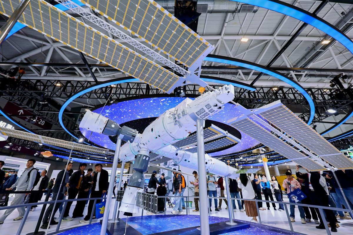 ShanghaiEye's tweet photo. 🇨🇳The 27th #China Hi-Tech Fair (#CHTF) – a major national tech exhibition – wrapped up in Shenzhen, securing 1,023 matching/investment projects with intended deals over 170 billion yuan (≈$24B).
#ChineseHiTech #CHTF2025 #ShenzhenTech #InnovationHub https://t.co/KiByytaWTT