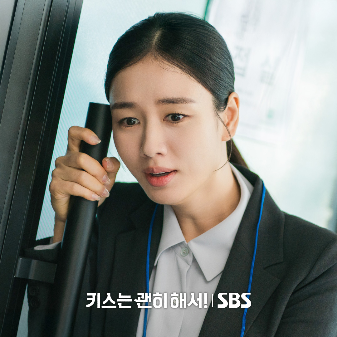 SBSNOW's tweet image. 마더 TF팀 면접을 앞둔 안은진💦
그리고 면접관으로 앉아 있는 장기용,,,?

SBS 수목드라마 &amp;lt;키스는 괜히 해서!&amp;gt;
☞ [수,목] 밤 9시

#SBS수목드라마 #키스는괜히해서
#DynamiteKiss #스틸
#키스는괜히해서스틸 #키괜스틸
#장기용 #안은진 #김무준 #우다비