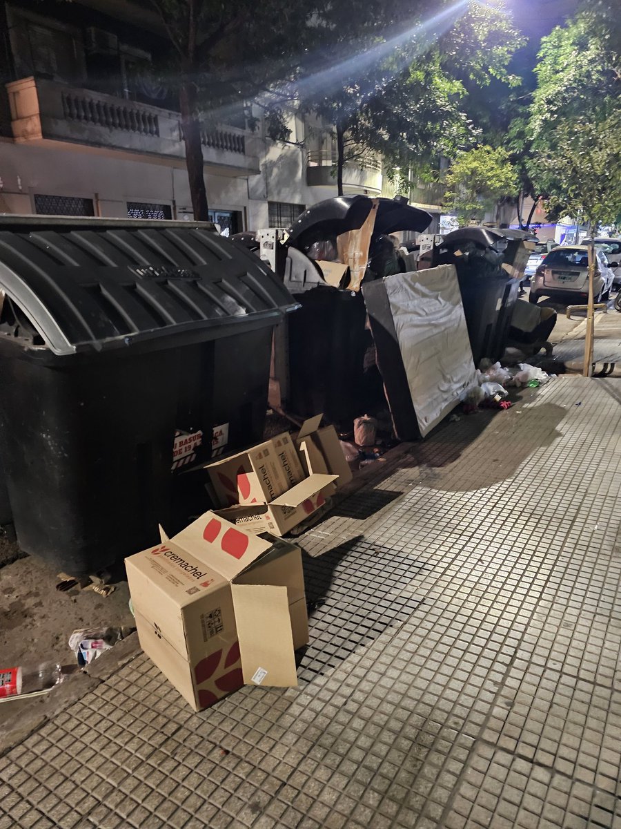 Catamarca 234, Balvanera. Muy difícil todo.

<a href="/VecinosCon5633/">Somos CABA</a>
<a href="/ibaistrocchi/">Ignacio Baistrocchi</a>