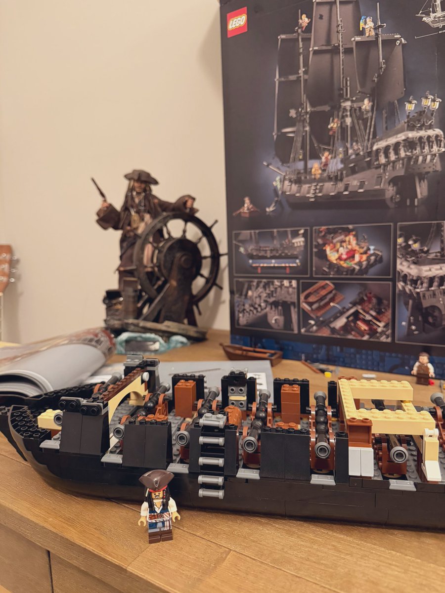 ◜ ⋆ 𝕮𝐎𝐌𝐌𝐎𝐃𝐎𝐑𝐄 ⋆ .⁣ tweet media