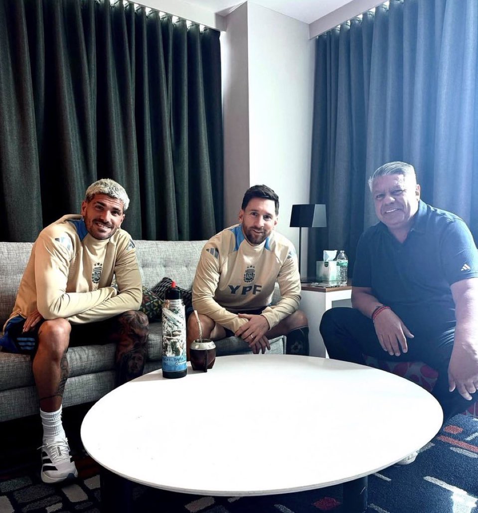 FedeEspi_Chaca's tweet image. Nunca van a ser ídolos porque no son populares, porque se codean con el poder, porque les chupa un huevo la gente y no les interesa en lo más mínimo lo que sufre el hincha genuino. Están para la publicidad, para el circo y para el marketing. 
La peor selección de la historia❌❌