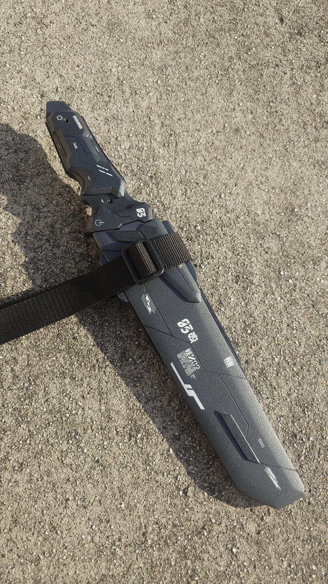 awanoumi2's tweet image. ちょい
アンケート
ナイフ鞘どっちが良いかね？
←実用重視のカイデックス鞘
見た目重視の箱鞘→
回答はリプ欄