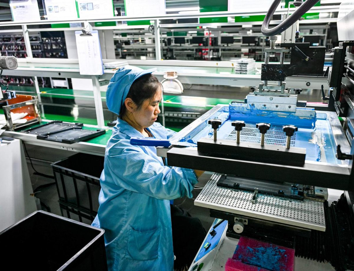 VoiceofPD's tweet image. China&apos;s intelligent computing power ranks among the world&apos;s top

Driven by cutting-edge artificial intelligence (#AI) theories and advanced computing architecture, #China&apos;s #intelligentcomputing capacity is providing strong support for the development of AI.

According to…