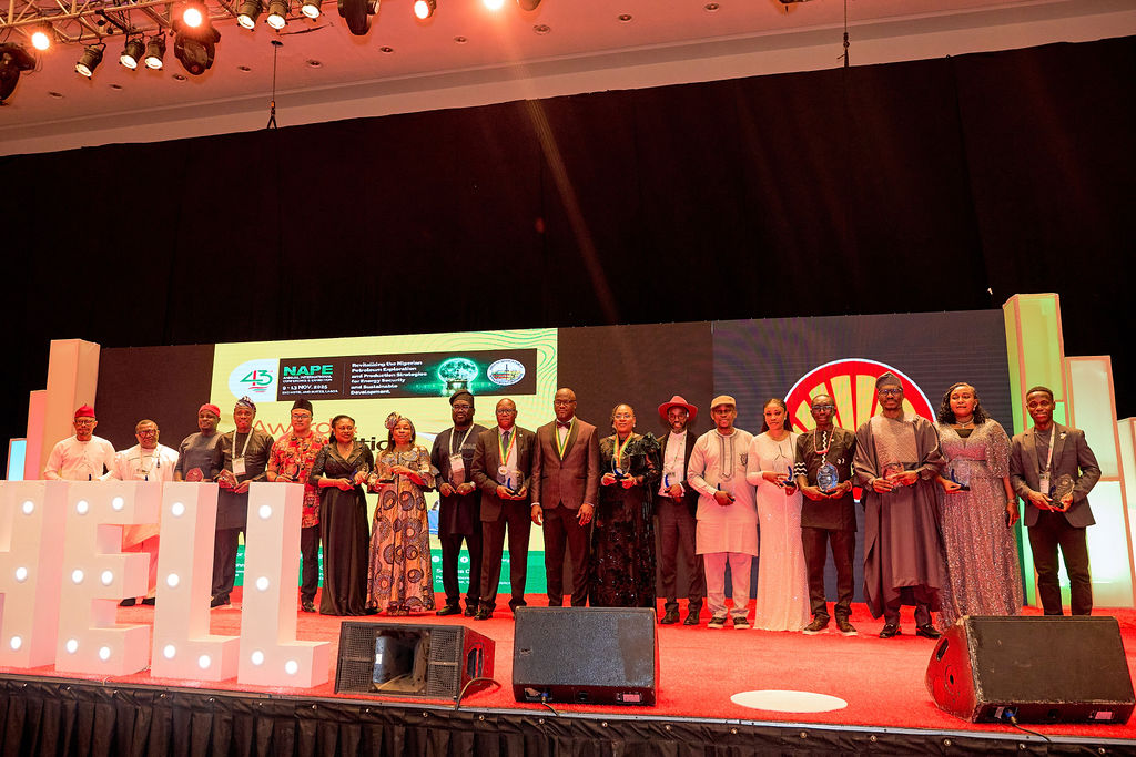 Shell_Nigeria's tweet image. It was indeed a harvest of awards both for Shell and staff. 🏆 🎖️ 👍 👏 

#NAPE2025 
#PoweringProgress 

go.shell.com/49Xmqwk