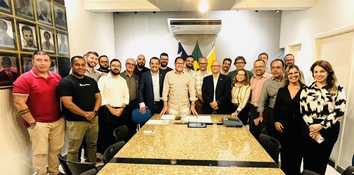 srso's tweet image. Reunião convocada pelo presidente da ACI Erivaldo Benevides com o prefeito Augusto Castro pra tratar de uma pauta significativa do comércio de Itabuna , um bom debate uma boa reunião