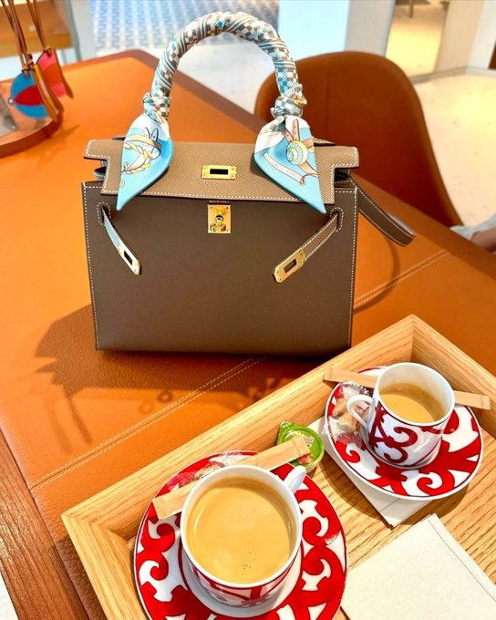 lily88115's tweet photo. Espresso, elegance, and a touch of luxury ☕️💼. Sipping in style, fueling the day with rich flavors and a little sophistication. Perfect moments that blend productivity with pleasure. 💫 https://t.co/LE9BTE6bKs