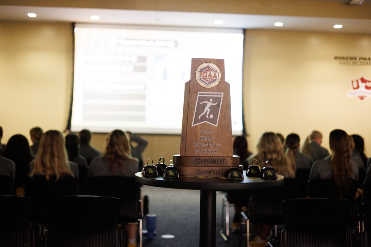 MWSUGriffons's tweet photo. ⚽️💃🎉

A new thing to know you’re dancing before you know you’re dancing. 

Welcome to the perks of being a conference champion. 

Congrats, @GriffonSoccer 

#BlackIsGold🔔 https://t.co/af910kfBN1