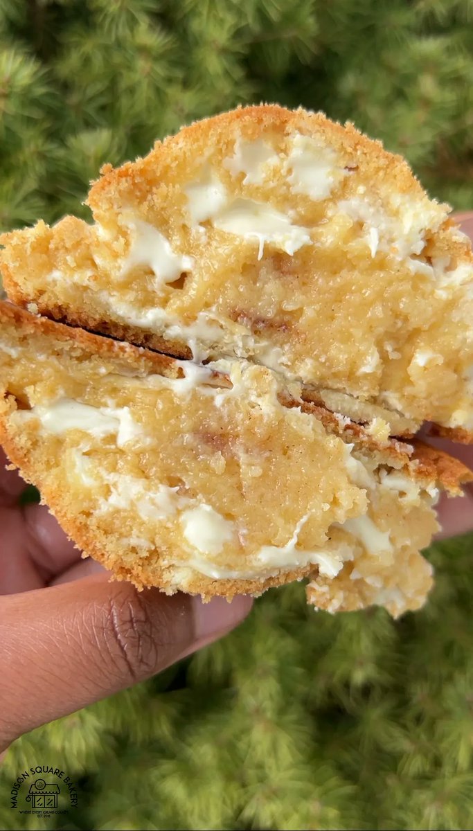 MadisonSqBakery's tweet image. Eggnog cookie and last christmas, she did numbers! We start with a vanilla base dough and add some eggnog to the egg mixture with some rum as well. We put that to the side and make eggnog cake pops and combine it then 💥, a masterpiece is made.