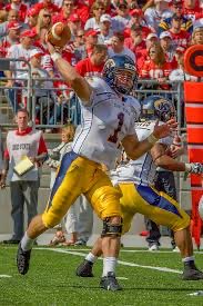 coachmacarney's tweet image. Day #34 of tweeting a pic of @Edelman11 until he comes back to see the boys and signs the tradition wall @KentStFootball ⚡️🐿️