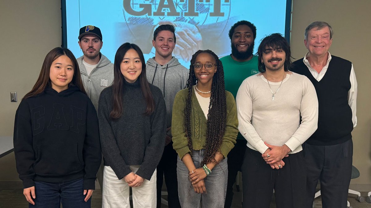 UMSL Study Abroad alum Georgeann McLemore returned to campus to share her inspiring success story with current students. blogs.umsl.edu/news/2025/11/0…