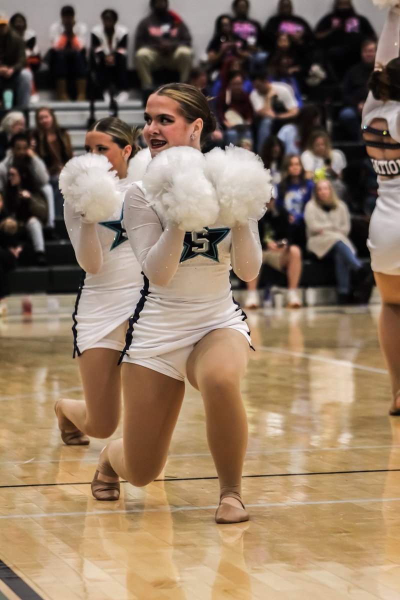 SiegelHighDance's tweet photo. Reliving some of our best moments from DTU Regionals Nashville 
🥇Officer Jazz
🥉Large Varsity Pom
🎖️5th Place - Large Varsity Hip-Hop

We can’t wait for State in 3 Weeks! @SiegelAthletics @SiegelHighStars @creasyl_shsprin https://t.co/kNGT35Ar9T