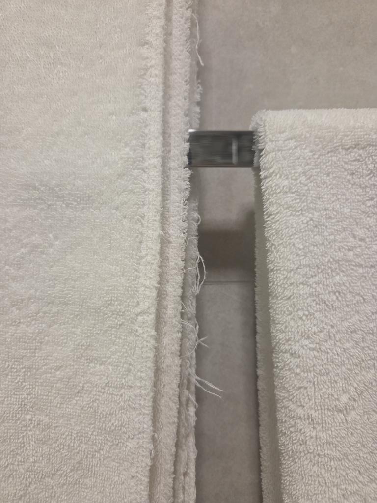 Roacamilo's tweet photo. @americanair someone ahould check the GRU operation. #aa958 nov 17  we had to walk to terminal 2 when we always use terminal 3. Also the lounge is so not well mantained. Look at the towels we are using https://t.co/afH35gUW9E