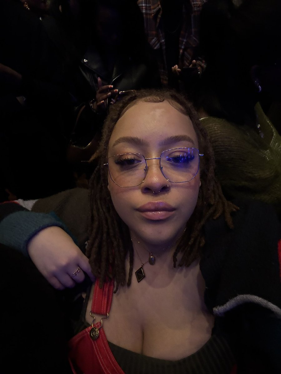 loda 𖤓°⋆.ೃ࿔*:･ tweet media