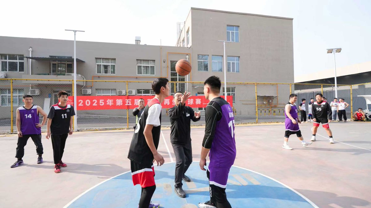 IntcoH72474's tweet image. Get ready for some friendly competition🏀
Whether you&apos;re dunking or just having fun, it’s all about the team spirit. 

#basketball #company #intcodecor #teamspirit