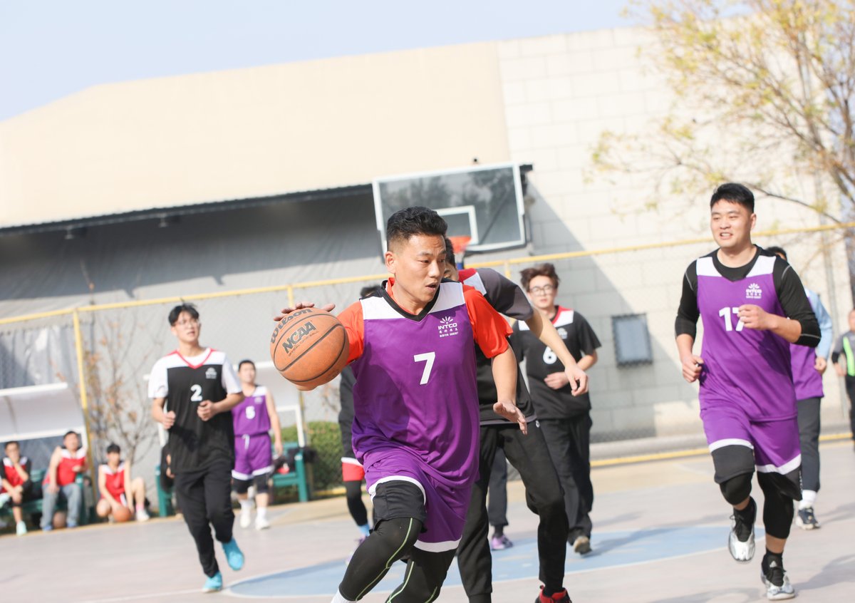 IntcoH72474's tweet image. Get ready for some friendly competition🏀
Whether you&apos;re dunking or just having fun, it’s all about the team spirit. 

#basketball #company #intcodecor #teamspirit