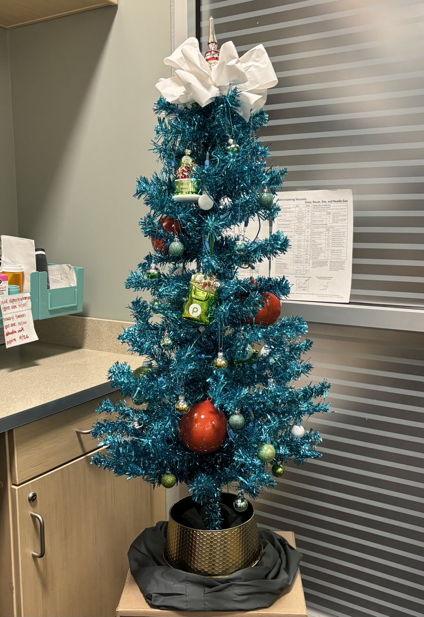 I got my work a Christmas tree :3