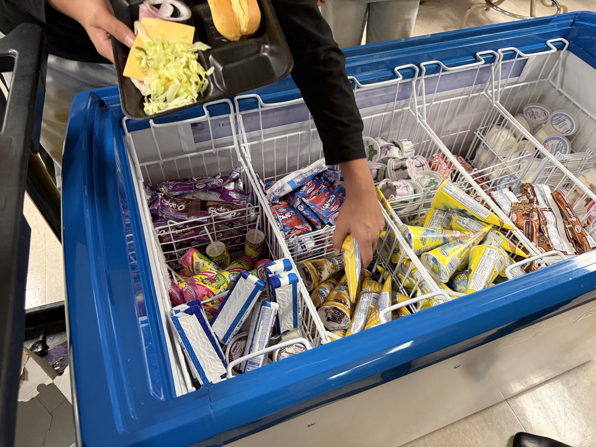 🍦 It’s National Education Week, and we couldn’t think of a sweeter way to celebrate than ice cream for all of our students! Our District Office staff and school board members will be visiting schools all week to hand out ice cream (or another special treat!). #WeAreMaryville