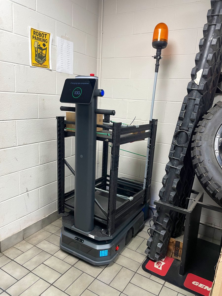 PAWELECphoto's tweet image. Quick shoot at a Ford-Lincoln dealership for a new automotive robot company. Their “parts jockey” connects Parts to Service to boost efficiency. 

We had a tight window, live traffic, two interviews - so we moved fast and got all the shots in the bag! 🤙

#BehindTheScenes