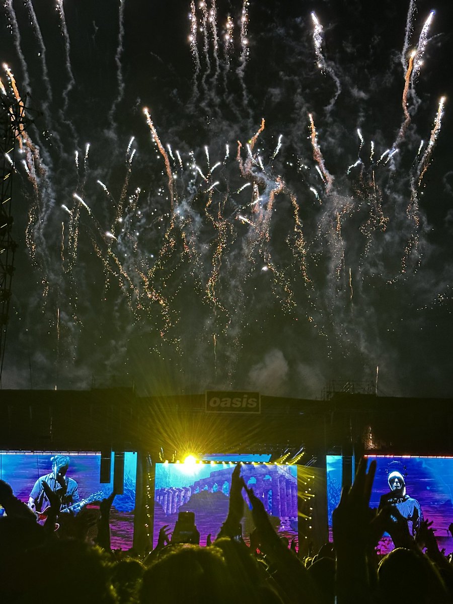 danitamar's tweet image. Se terminó Oasis en Argentina y no lo puedo superar. Estoy twitteando esto desde el hoyo de la depresión…