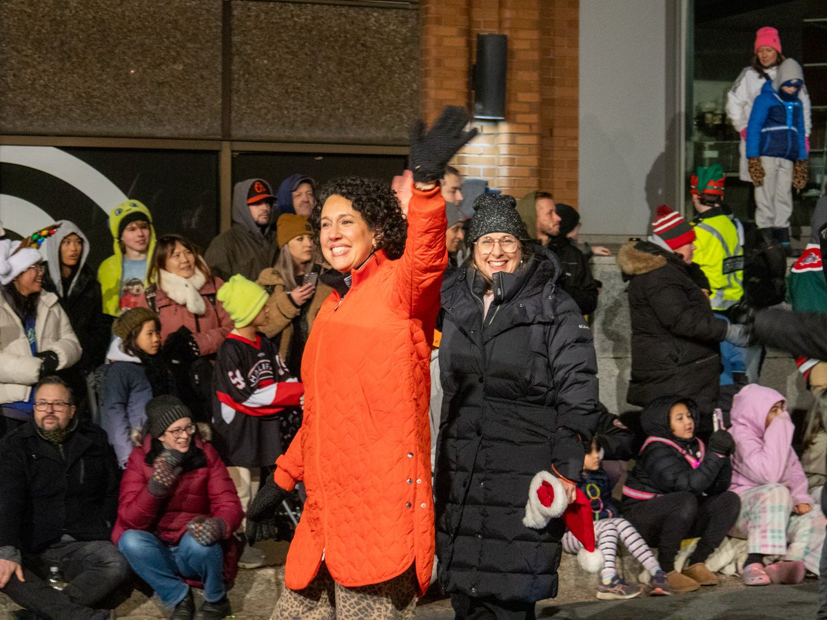 It was amazing to see the streets packed for the Parade of Lights! Thanks to everyone who turned out to make this year's parade such a fun time! 🎄🌟