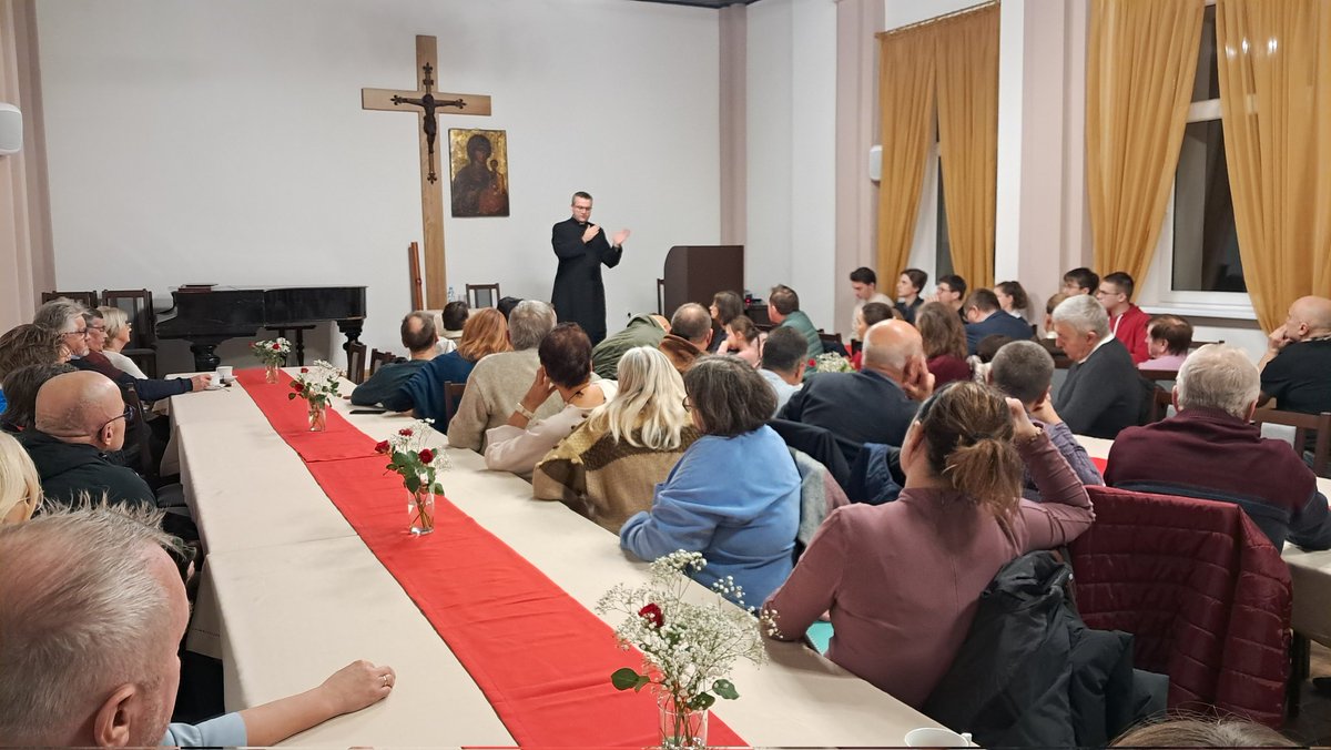 Spotkanie Tradycji katolickiej w Lesznie wyszło bardzo dobrze. Wysoka frekwencja, pytania od uczestników – wszystko wskazuje na to, że Leszno potrzebuje Mszy trydenckiej i tradycyjnego duszpasterstwa.
Dziękuję <a href="/MWszechpolska/">Młodzież Wszechpolska</a> za organizację i udział w wydarzeniu.