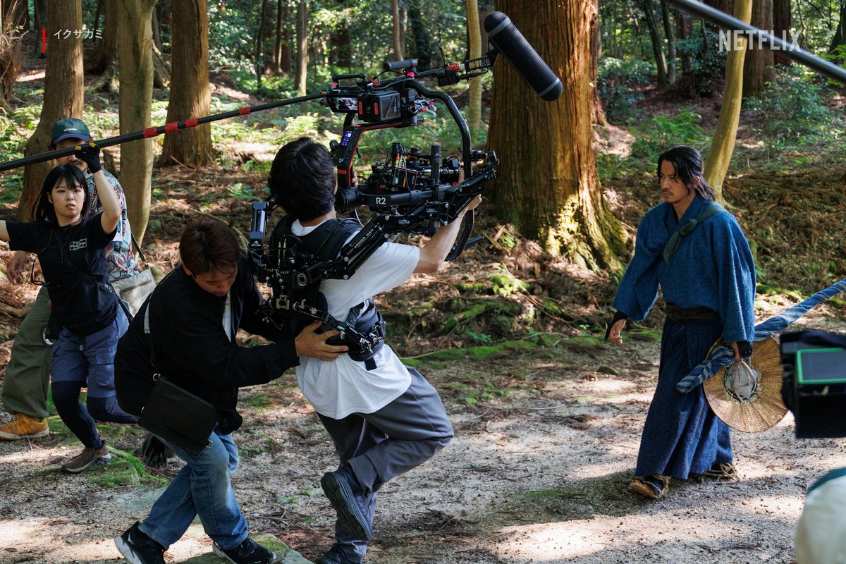 イクサガミ』撮影現場をご紹介🎥🎬 圧巻の映像は大勢のスタッフと